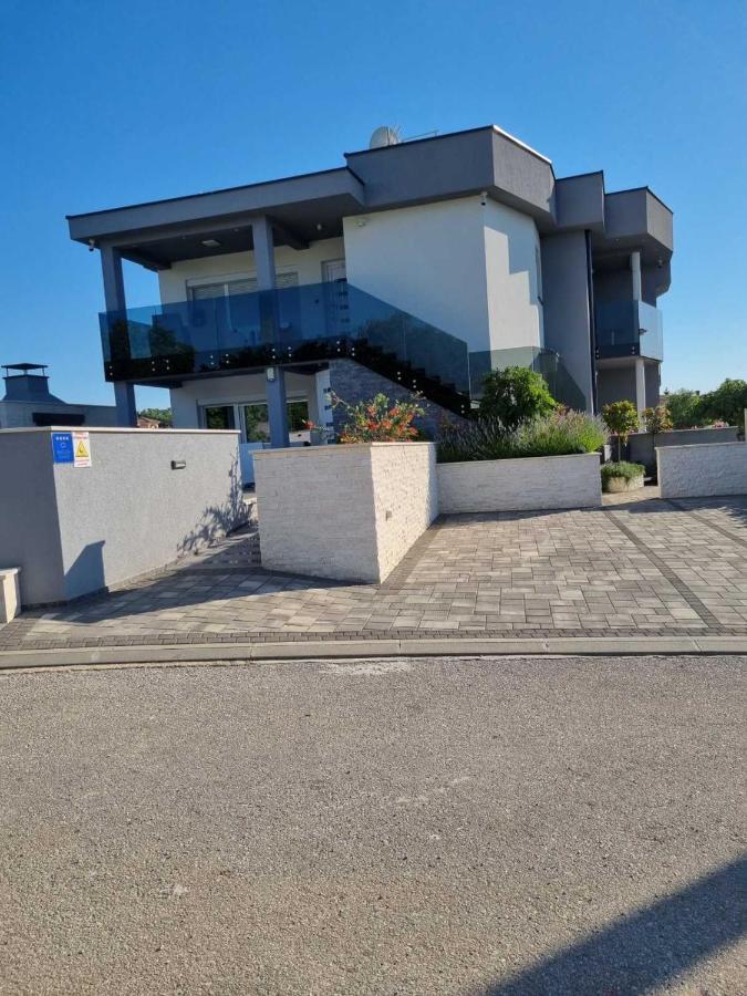 Apartman Paola Vrh  Екстериор снимка